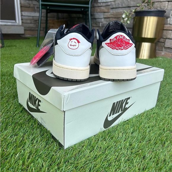 Jordan 1 low Travis Scot olives - Picture 3 of 4